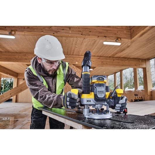 EAN 5035048810330 - DeWALT DCW620NT-XJ fresadora y desbastadora Negro, Amarillo 23000 RPM imagen 10