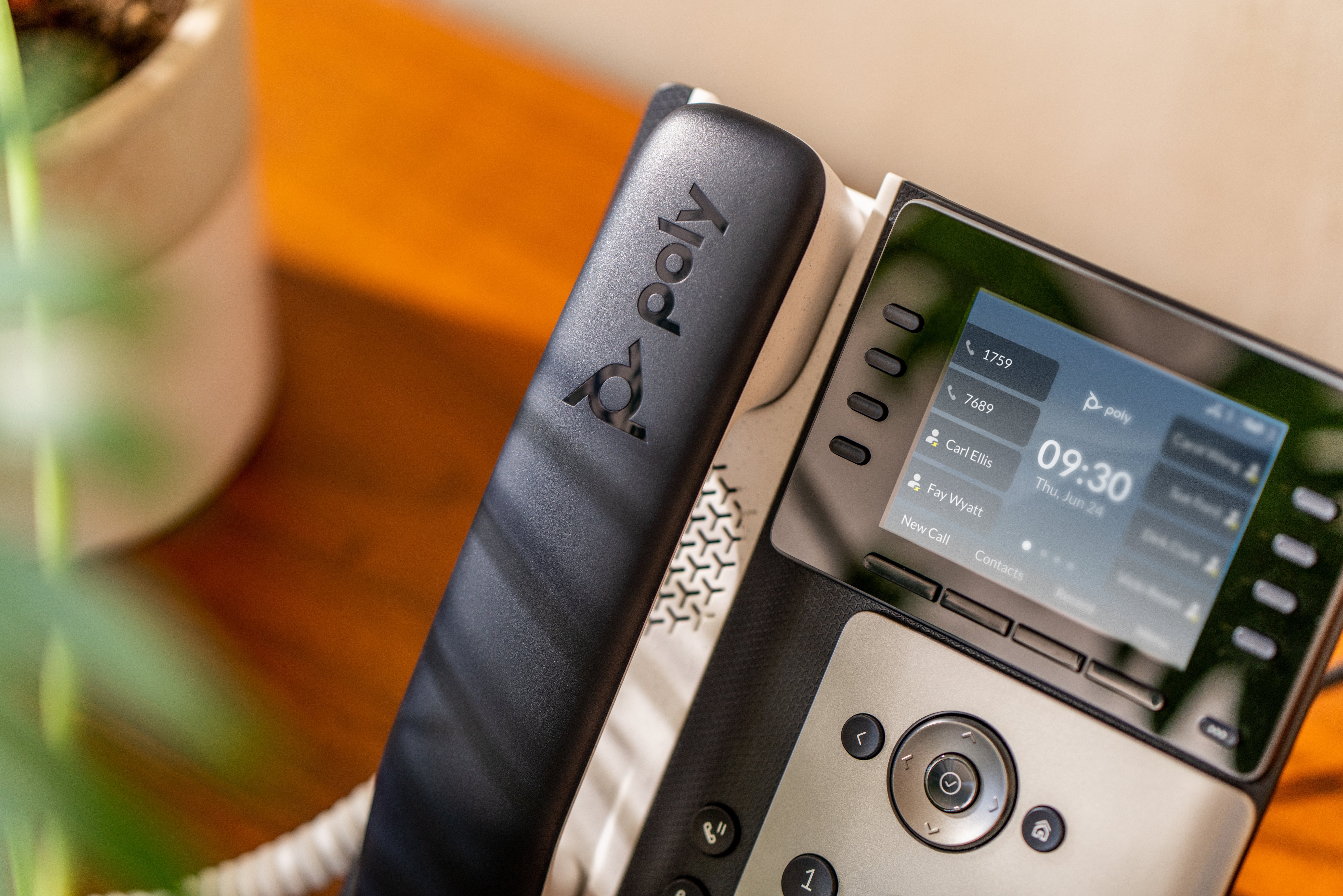 EAN 0017229175501 - HP Poly Edge E320 IP Phone and PoE-enabled teléfono IP Negro 8 líneas IPS imagen 5