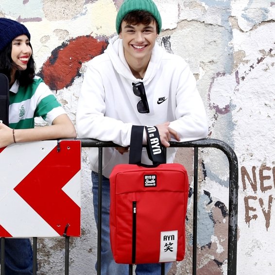 Akira Mochila Para Portátil Y Tablet Impermeable Y Antirrobo 15 Y 16 Pulgadas Rojo