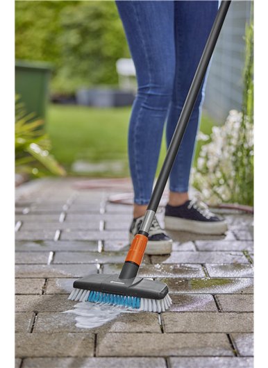 Gardena Cepillo Con Mango Cleansystem Duro, Cepillo De Lavado Gris/Turquesa, Anchura Útil 27 Cm 18816-20