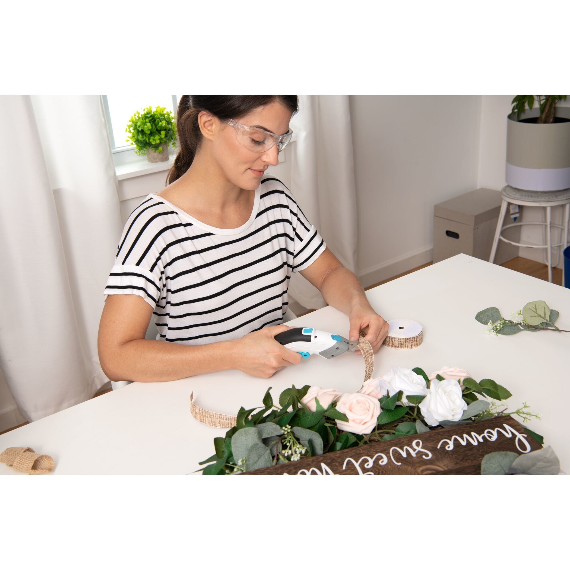 EAN 5035048788615 - Black & Decker BCSC115-XJ tijera de escritorio y manualidades imagen 10