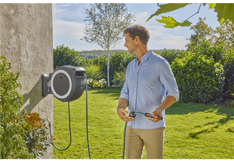 Caja Portamangueras De Pared A Batería Gardena Powerroll Xl 18v P4a, 35 Metros, Enrollador De Manguera Gris/Blanco, Batería Li-Ion 2,5ah, Power For All Alliance 18642-20