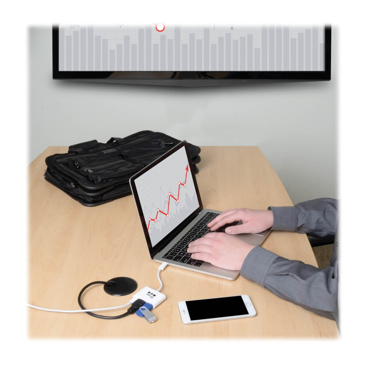 Adaptador Eaton Tripplite Series Usb-C To Hdmi With Usb-A Port