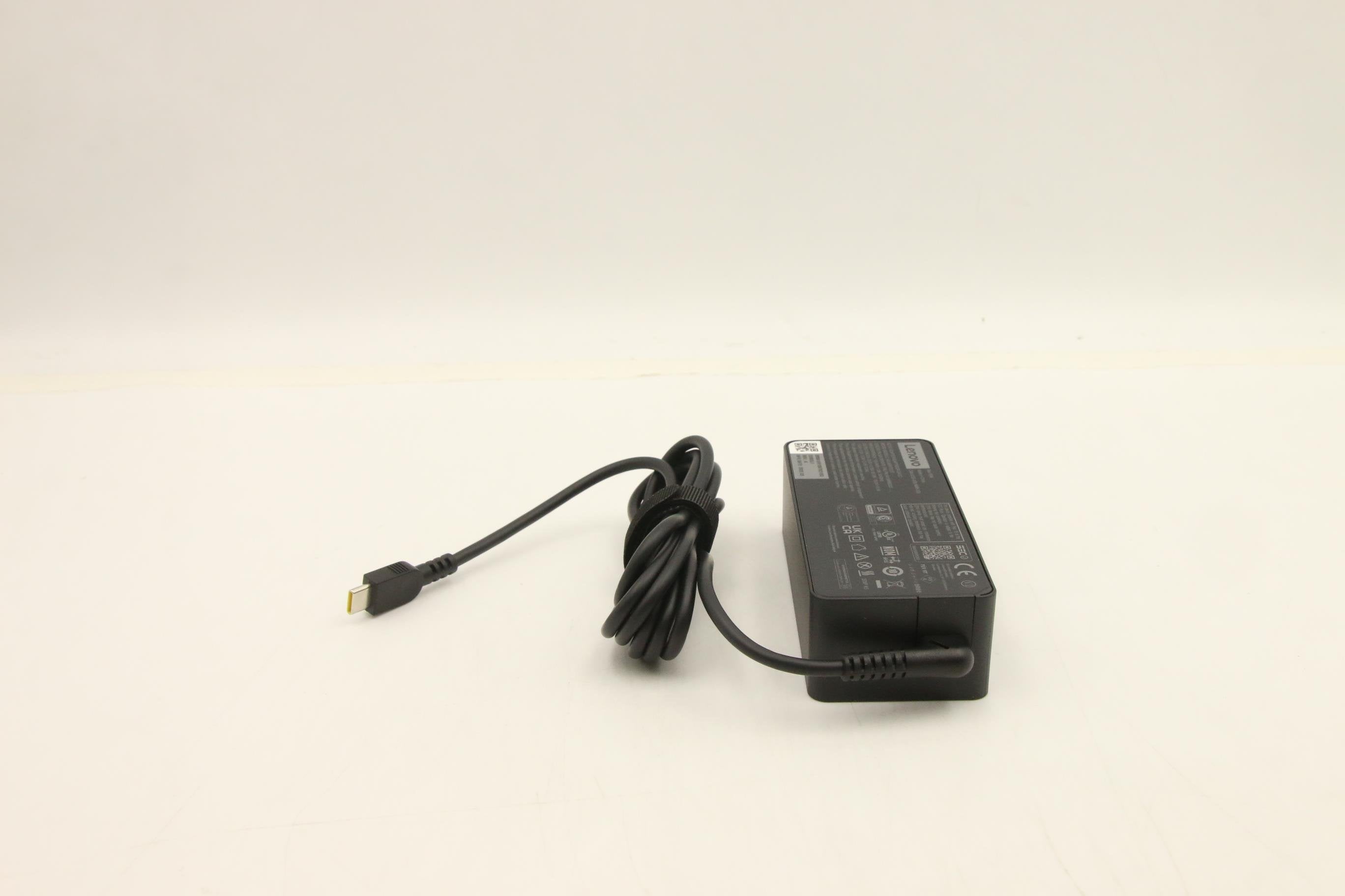 EAN 5715063427088 - Lenovo 5A10W86303 adaptador e inversor de corriente Interior 65 W Negro imagen 3