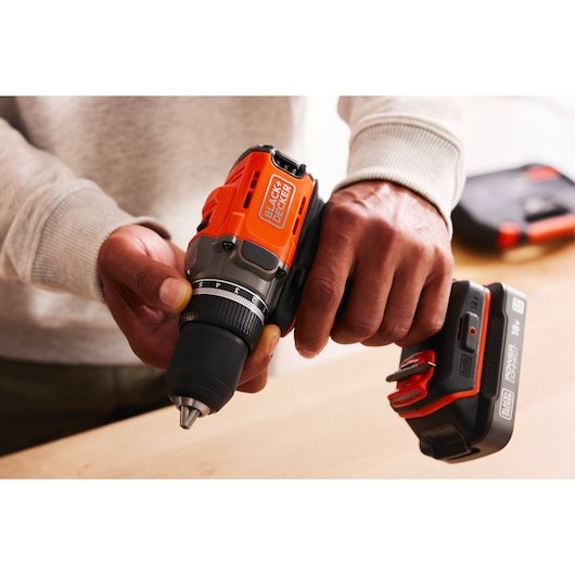 EAN 5035048833384 - Black & Decker BCD382D1XK-QW taladro Naranja imagen 7