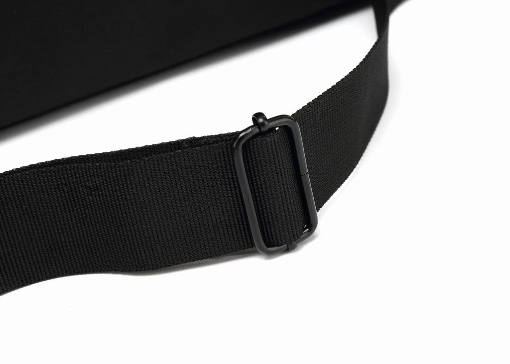 Coolbox Maletin Portatil 15.6" Negro Con Asa Y Correa, Impermeable