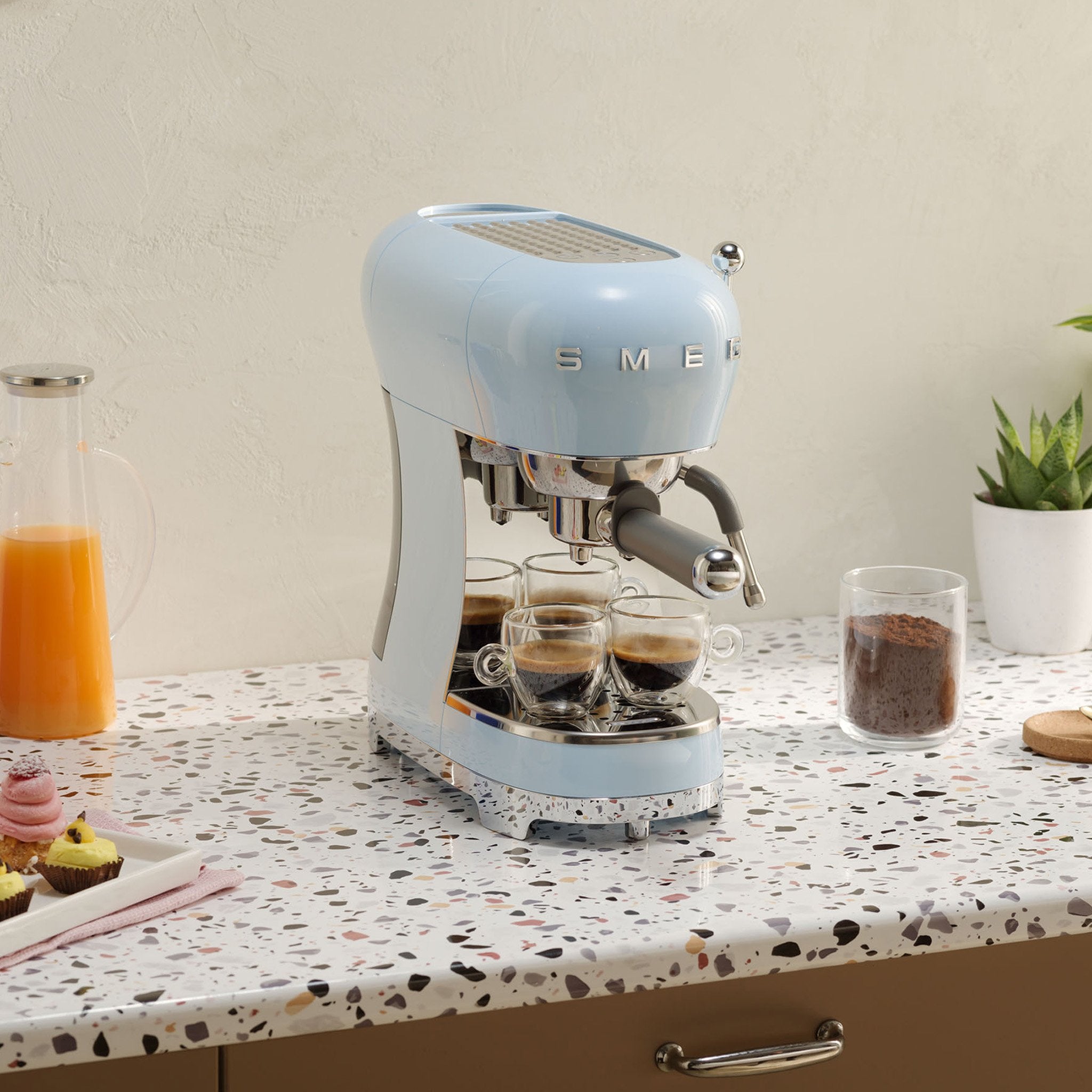 EAN 8017709324766 - Smeg ECF02PBEU cafetera eléctrica Manual Máquina espresso 1,1 L imagen 17