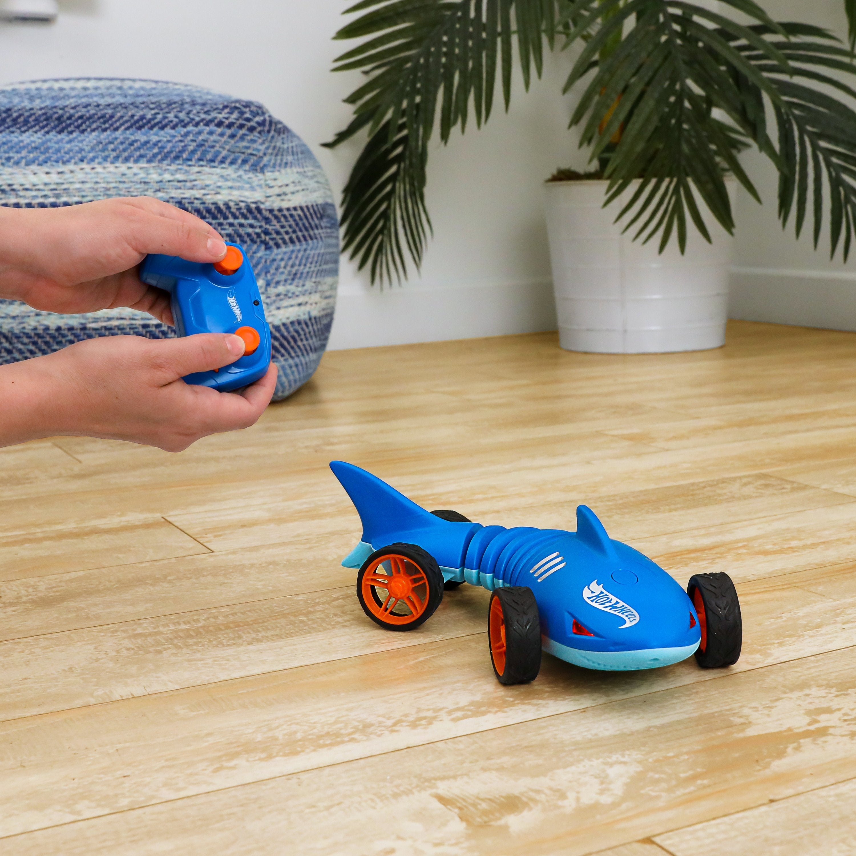 EAN 0194735231263 - Hot Wheels HXJ83 vehículo de juguete imagen 2