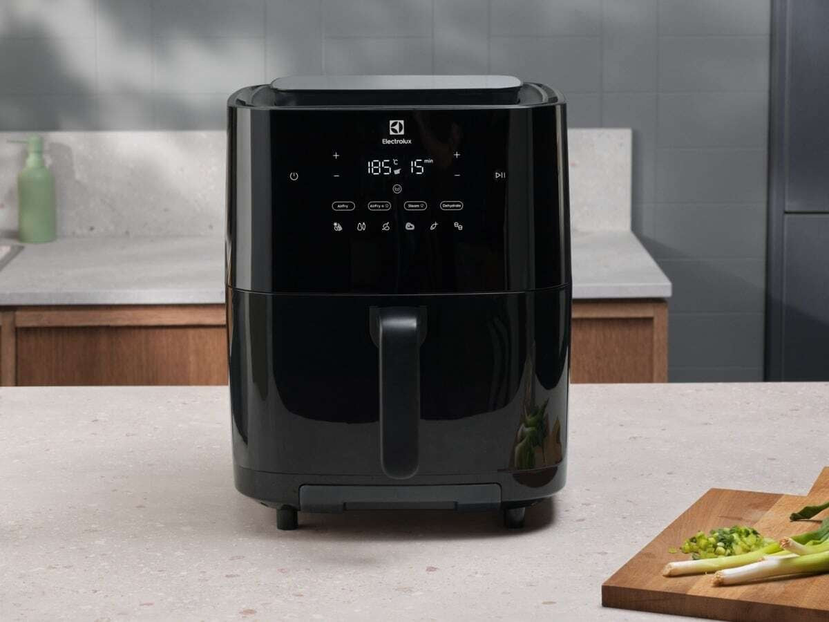 EAN 7333394032603 - Electrolux EAF7SB Sencillo 6,9 L Independiente 1700 W Freidora de aire caliente Negro imagen 7