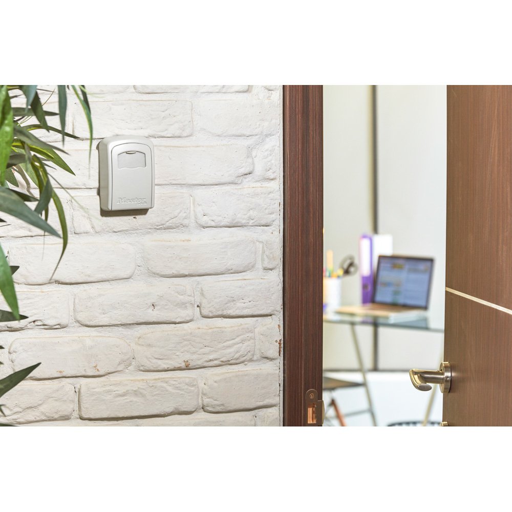 Master Lock Caja Fuerte Mediana Con Llave Y Cerradura De Combinación 5401eurdcrm