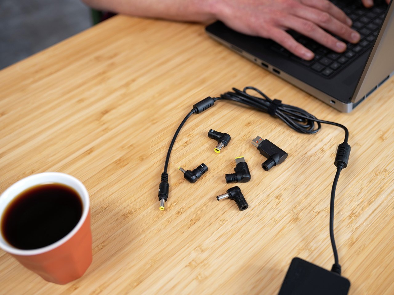 Ac Adapter Universal Notebook 70w Primo Trust