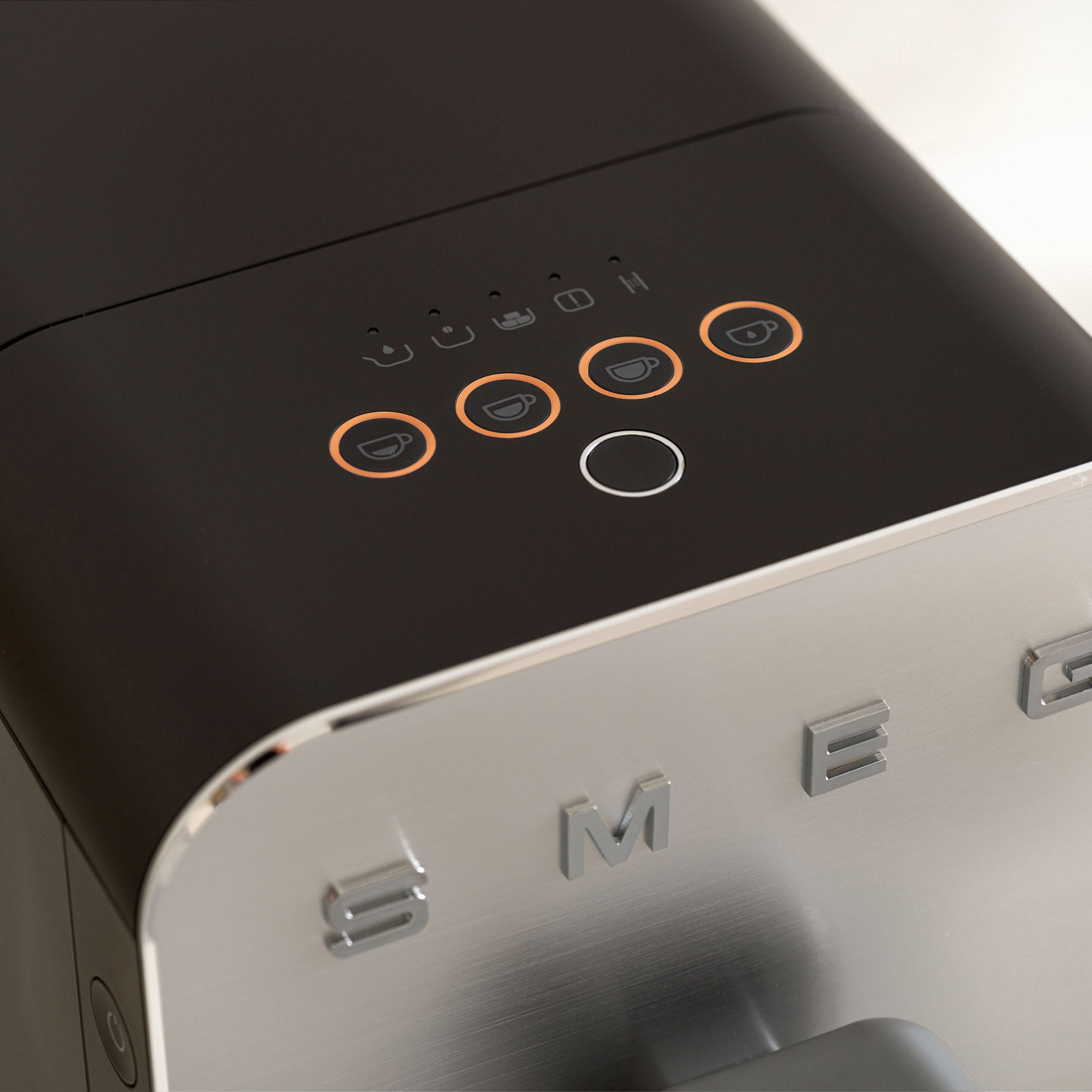 EAN 8017709334734 - Smeg BCC11BLMEU cafetera eléctrica Totalmente automática Máquina espresso 1,4 L imagen 27