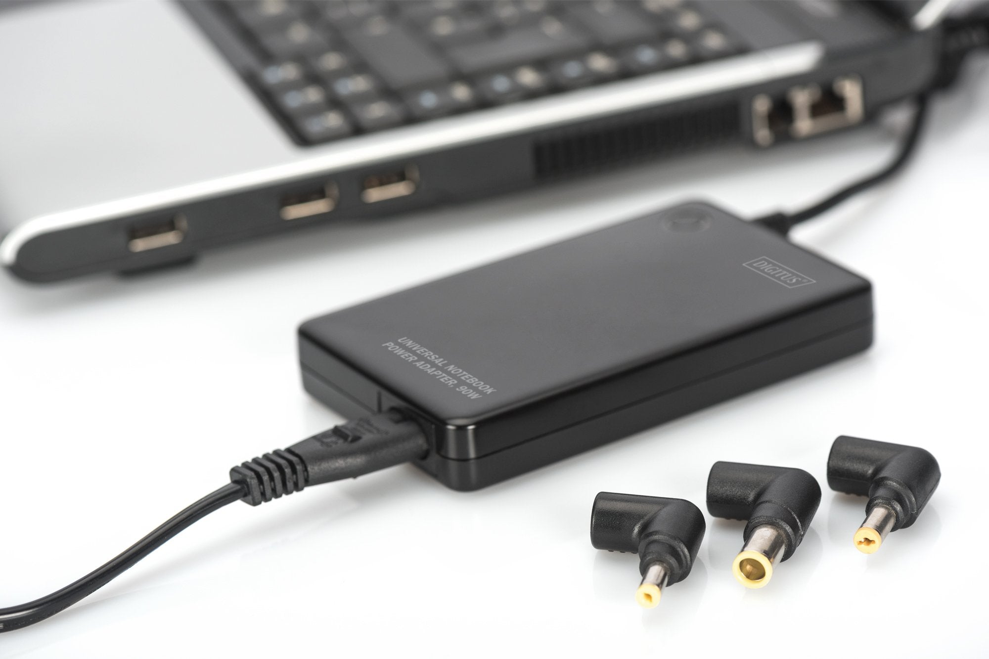 Digitus Carga Portatil Univ 90w Usb 15/16/18/18,5/19/19,5/20v