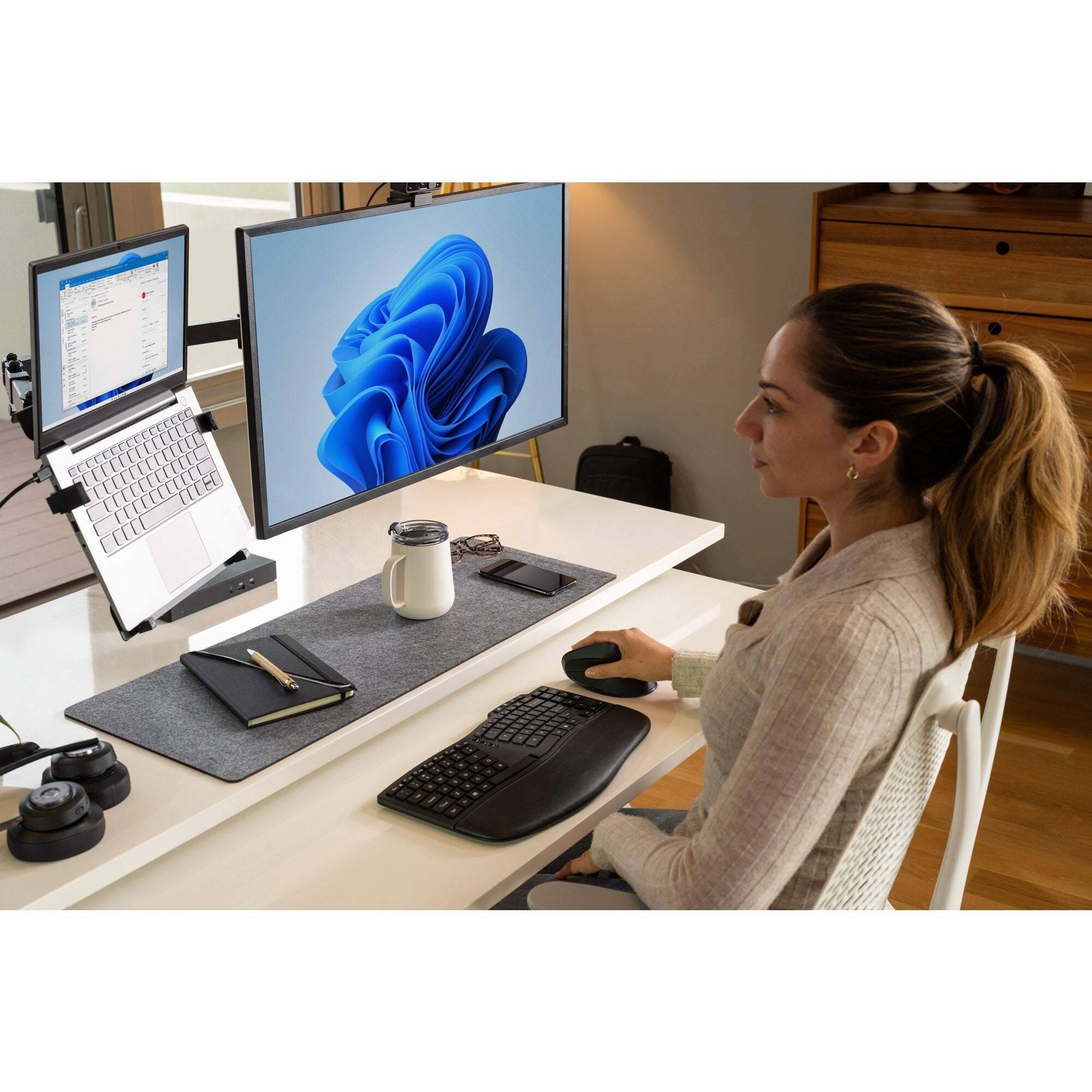 EAN 0085896554097 - Kensington K55409WW soporte para monitor 81,3 cm (32") Escritorio Negro imagen 13