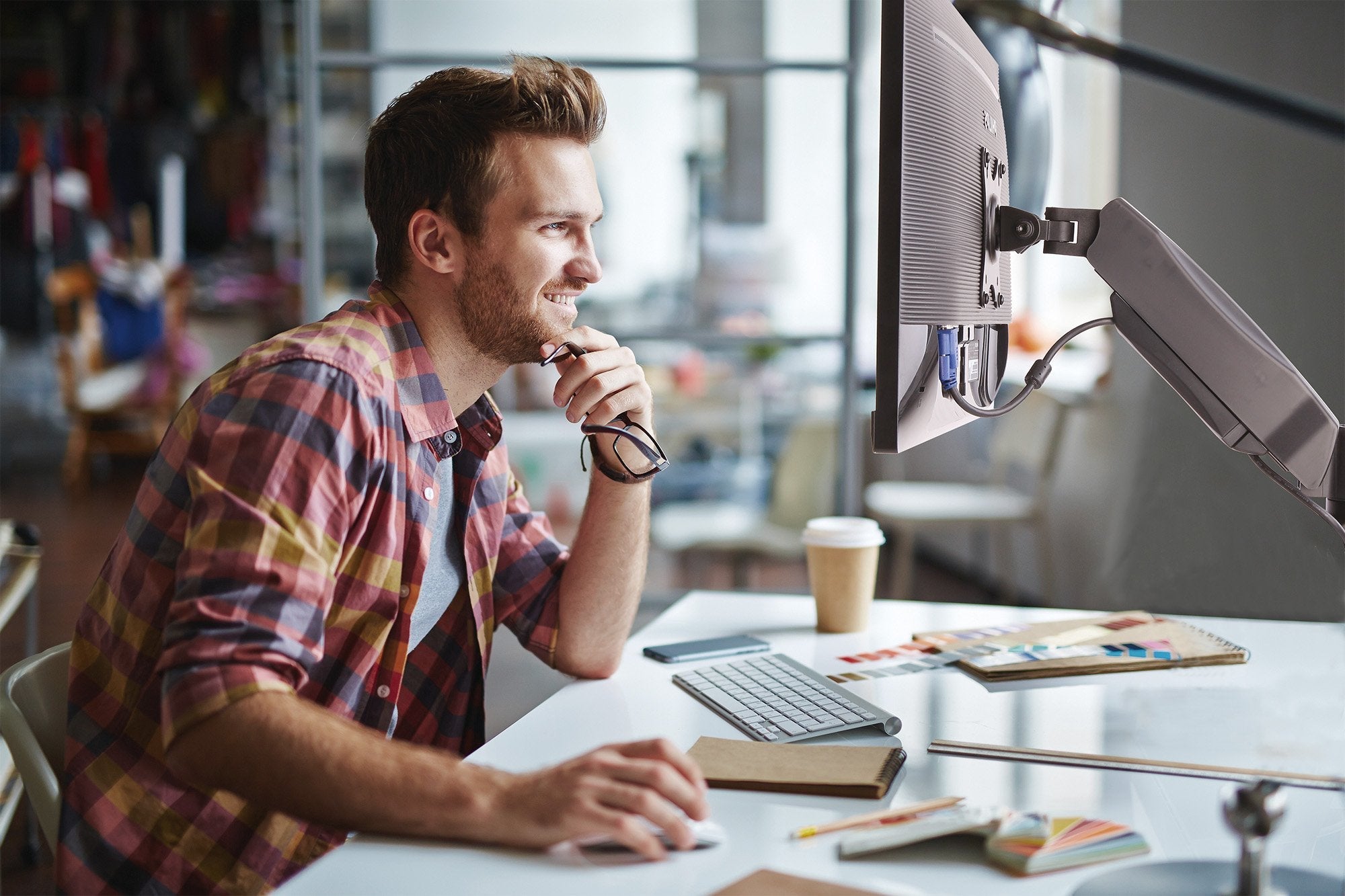 EAN 0766623462495 - Manhattan 462495 soporte para monitor 81,3 cm (32") Escritorio Negro imagen 11