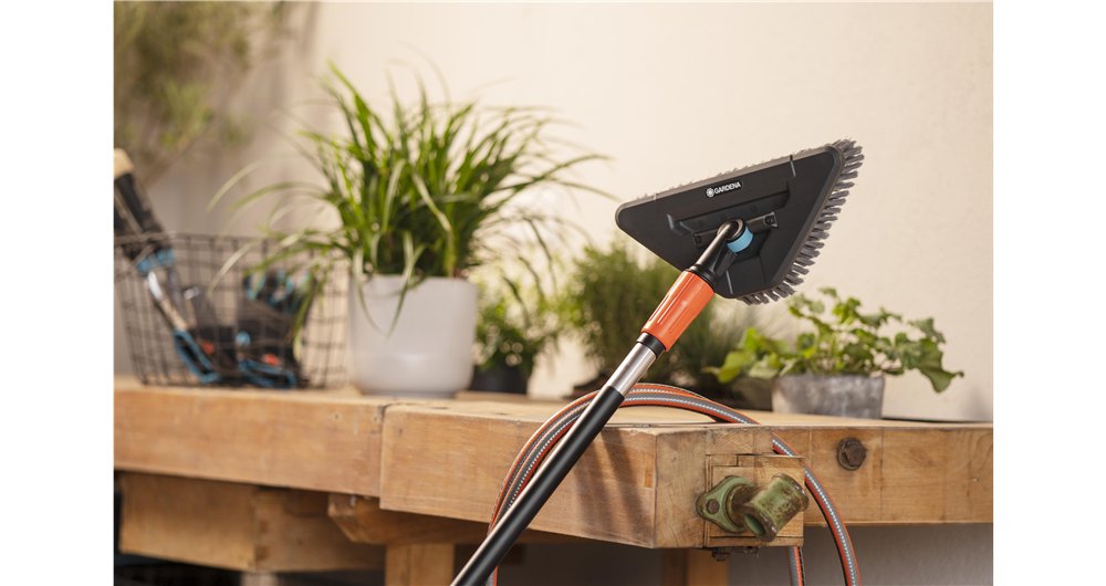 Gardena Cepillo Con Mango Cleansystem Soft Flex, Cepillo De Lavado Gris, Articulación Giratoria 360° 18812-20