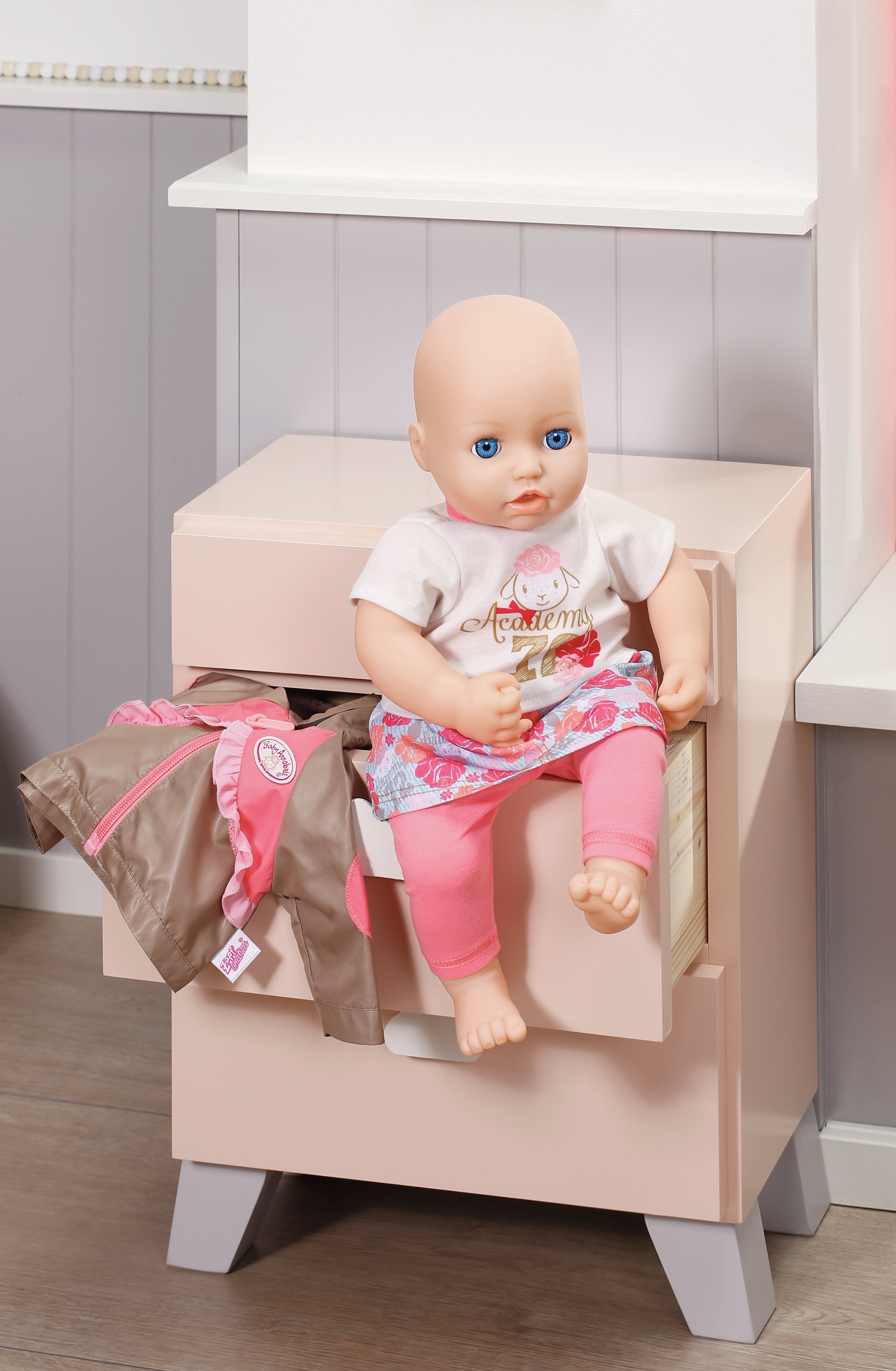 EAN 4001167701973 - Baby Annabell Travel Jeans 2 ass. 43cm Juego de ropita para muñeca imagen 6