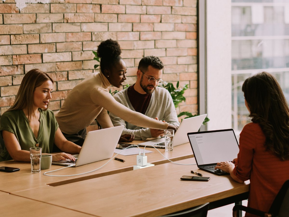 Avermedia Ladedock, Elitego Gc313pro Blanco, 100w Gan, Hdmi
