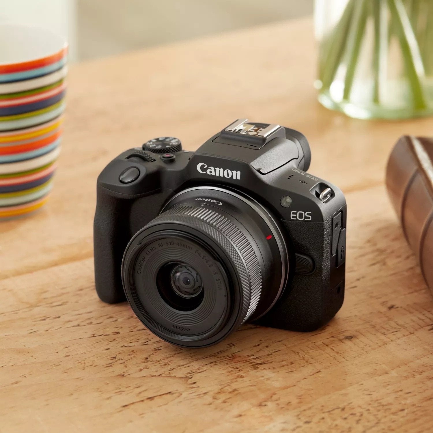 EAN 4549292214598 - Canon EOS R100 + RF-S 18-45mm F4.5-6.3 IS STM Kit MILC 24,1 MP CMOS 6000 x 4000 Pixeles Negro imagen 12