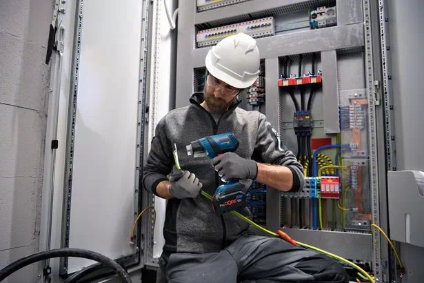 EAN 4059952586687 - Bosch GHG 18V-50 Pistola de aire caliente 175 l/min 500 °C Negro, Azul imagen 2