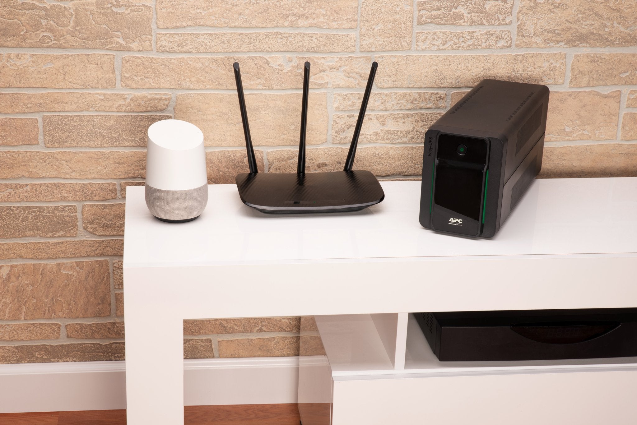 EAN 0731304404590 - APC BVX900LI-GR sistema de alimentación ininterrumpida (UPS) Línea interactiva 0,9 kVA 480 W 2 salidas AC imagen 5