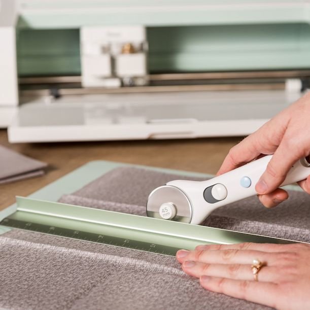 EAN 0093573047237 - Cricut Rotary Cutter imagen 4