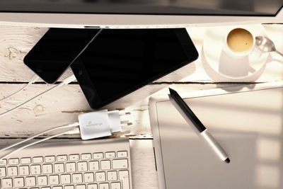 Cargador De Enchufe Mediarange De 25 W Con Usb-A Y Usb-C, Blanco