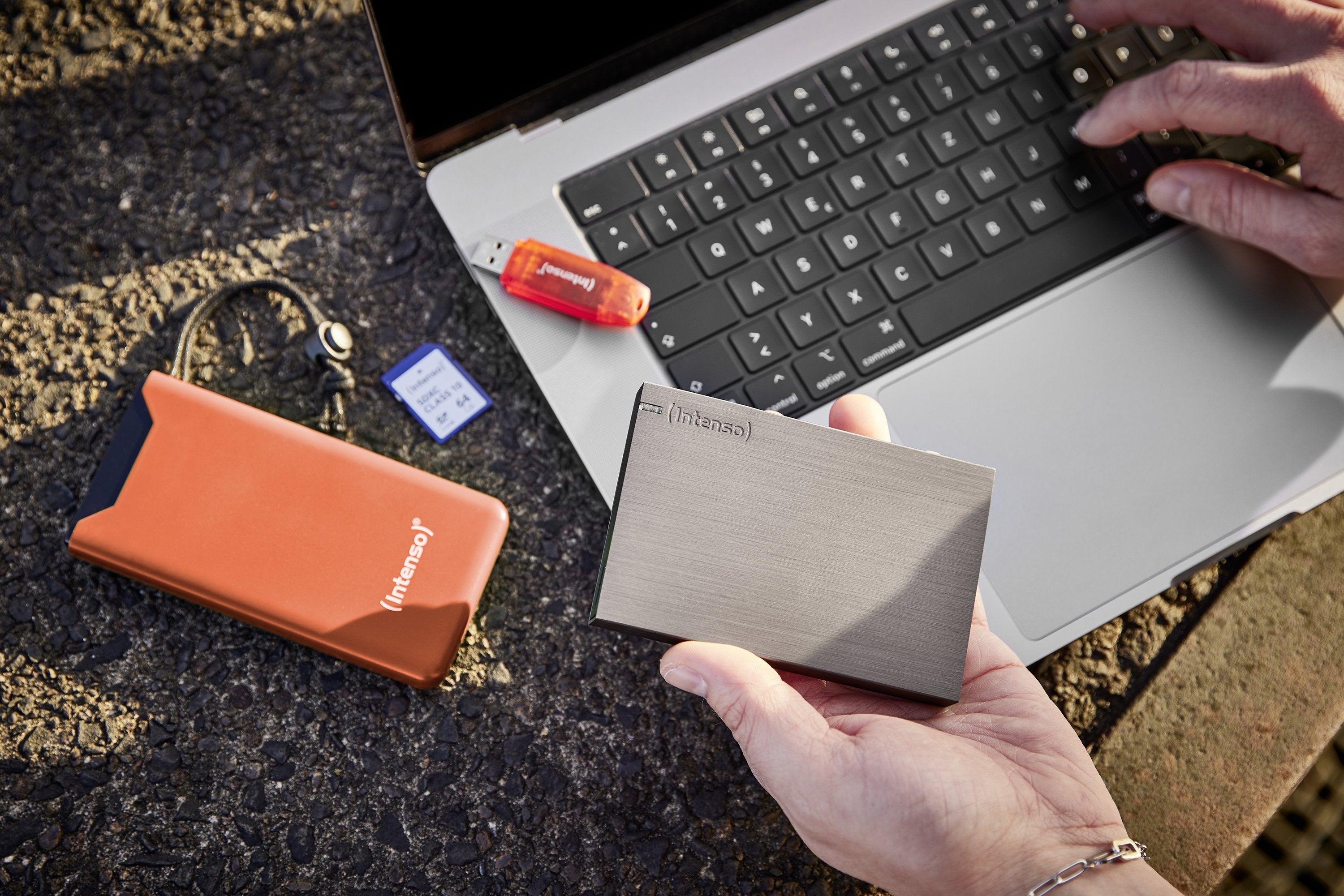 EAN 4034303034314 - Intenso 7332038 batería externa Polímero de litio 10000 mAh Naranja imagen 8