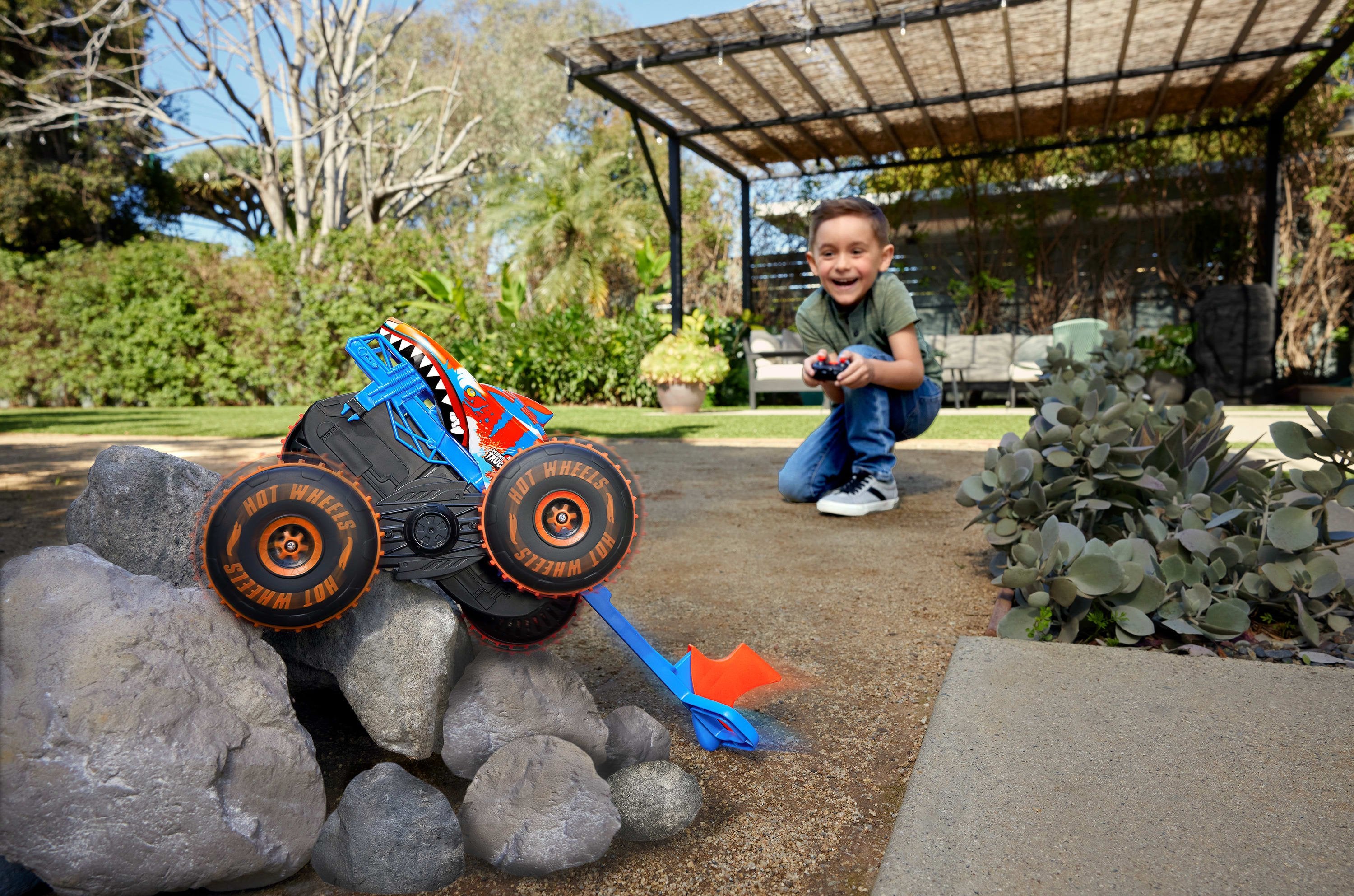 EAN 0194735304097 - Hot Wheels Monster Trucks JFR39 vehículo de juguete imagen 3