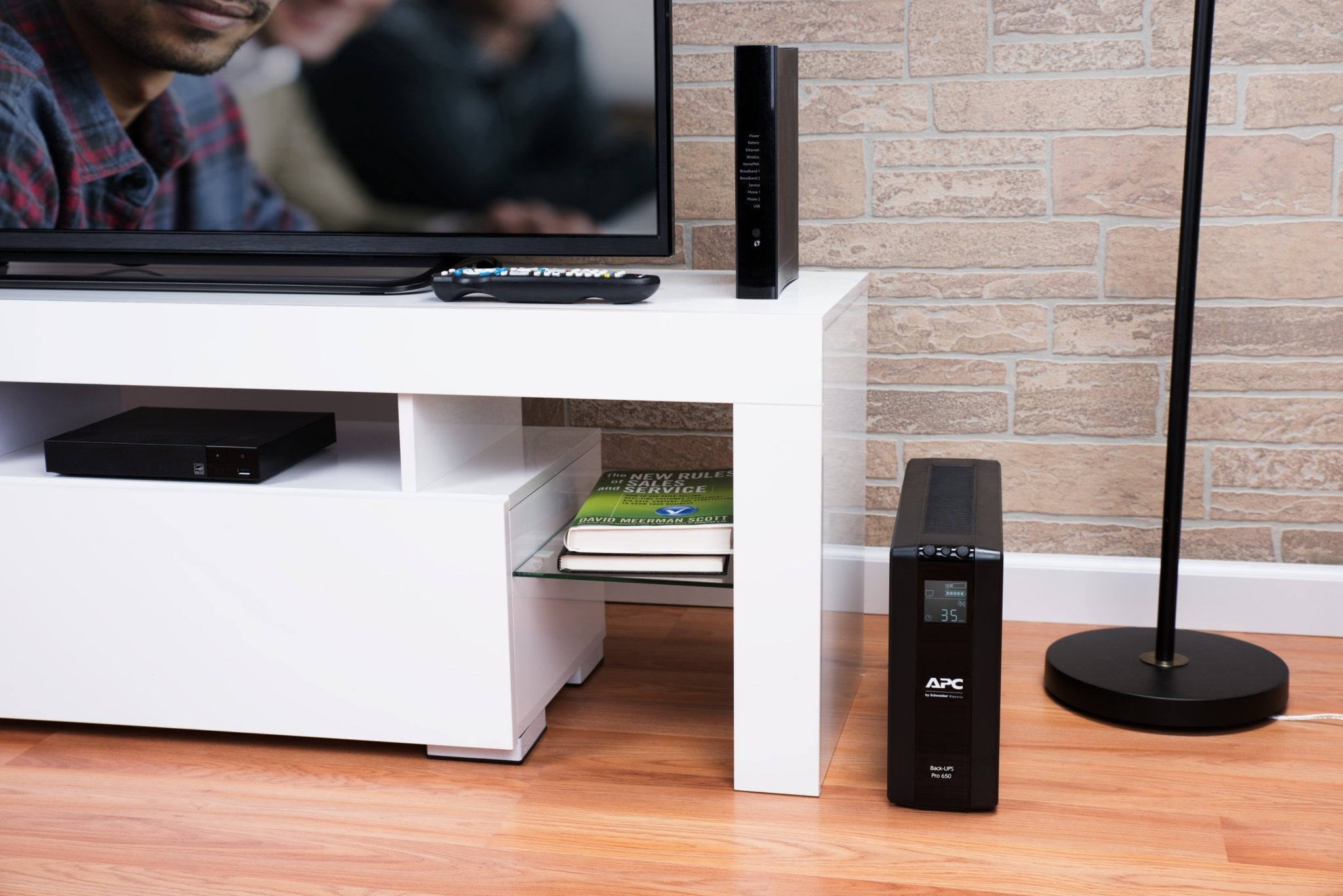 Apc Back Ups Pro Br 650va, 6 Outlets, Avr, Lcd Interface