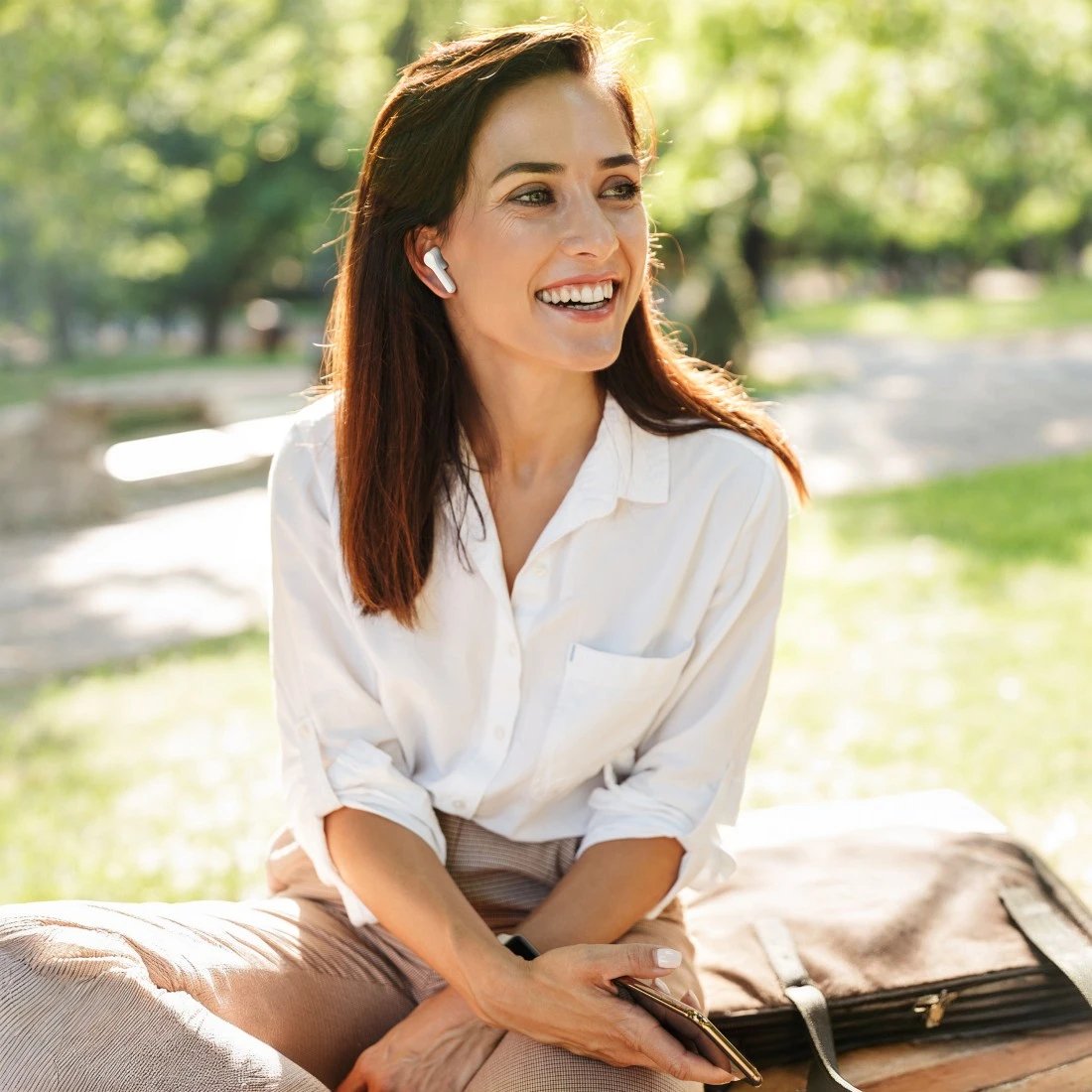 Auricular Intrauditivo Bluetooth Hama Action One Blancos Tws Hasta 20h Microfono Tactil