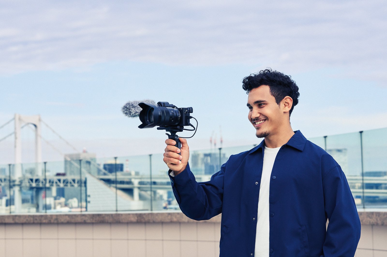 Sony Ilce-6400l CãMara Con Montura Tipo E Y Sensor Aps-C Cuerpo + Lente Zoom Potente De 16-50mm