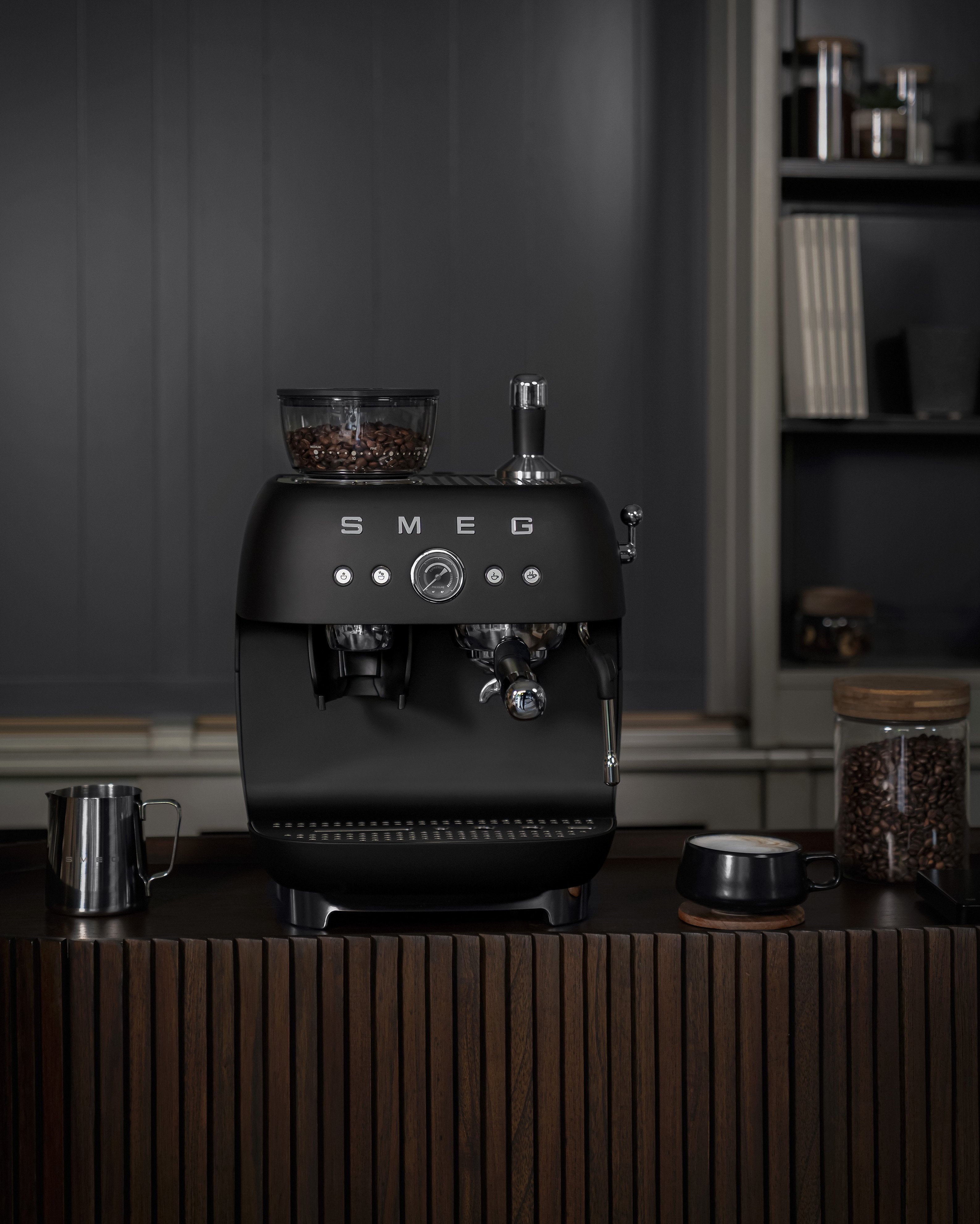 EAN 8017709354572 - Smeg EGF03BLMEU cafetera eléctrica Manual Máquina espresso 2,4 L imagen 23