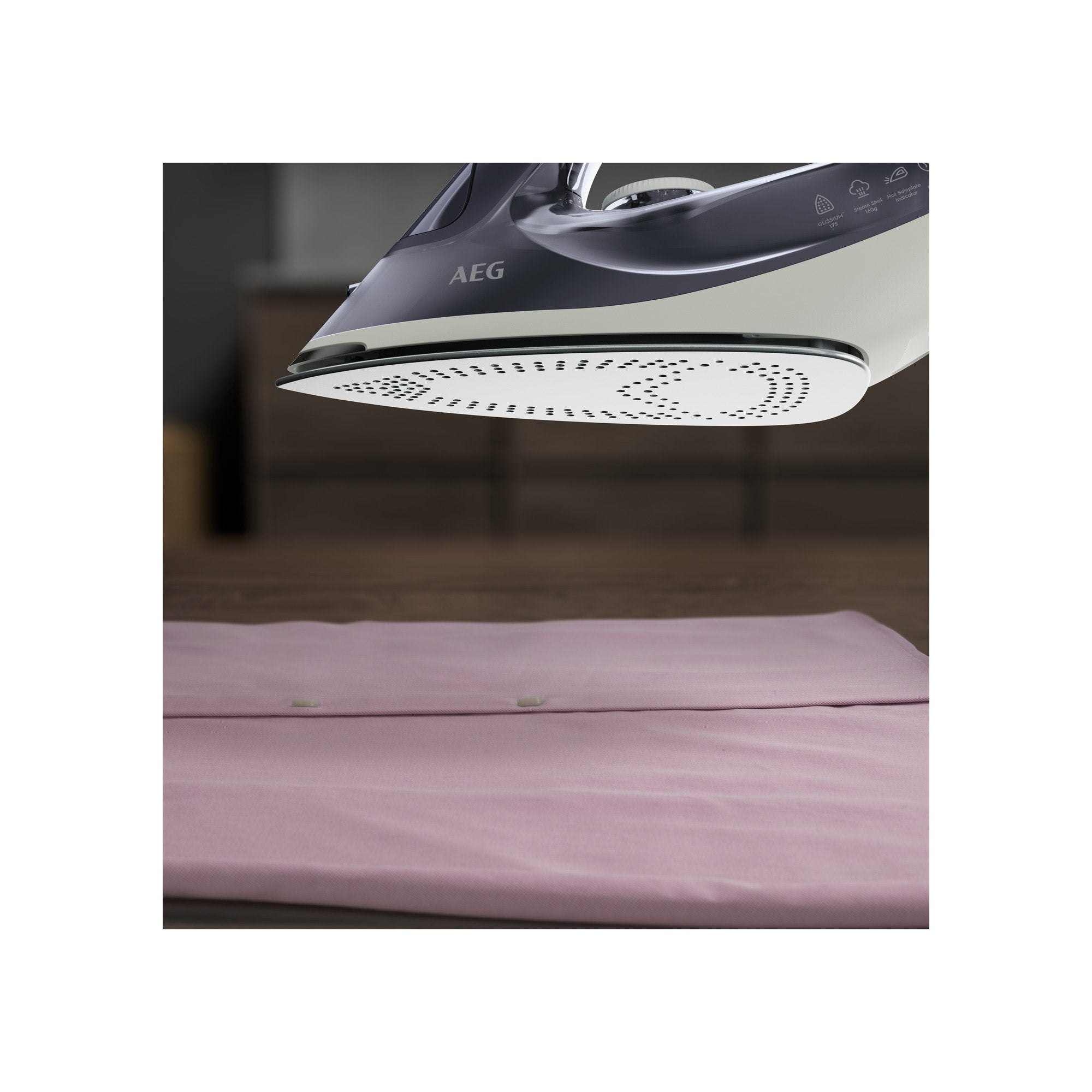EAN 7332543795260 - AEG SI6-1-2MN Plancha a vapor Suela de cerámica 2400 W Azul, Marina imagen 4