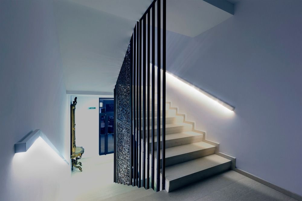 Ansmann 1600-0436 Tira De Led De 2 M Con Sensor Crepuscular Y De Movimiento Pir, Iluminación De Armario Led, Incluidas 4 Pilas Aaa