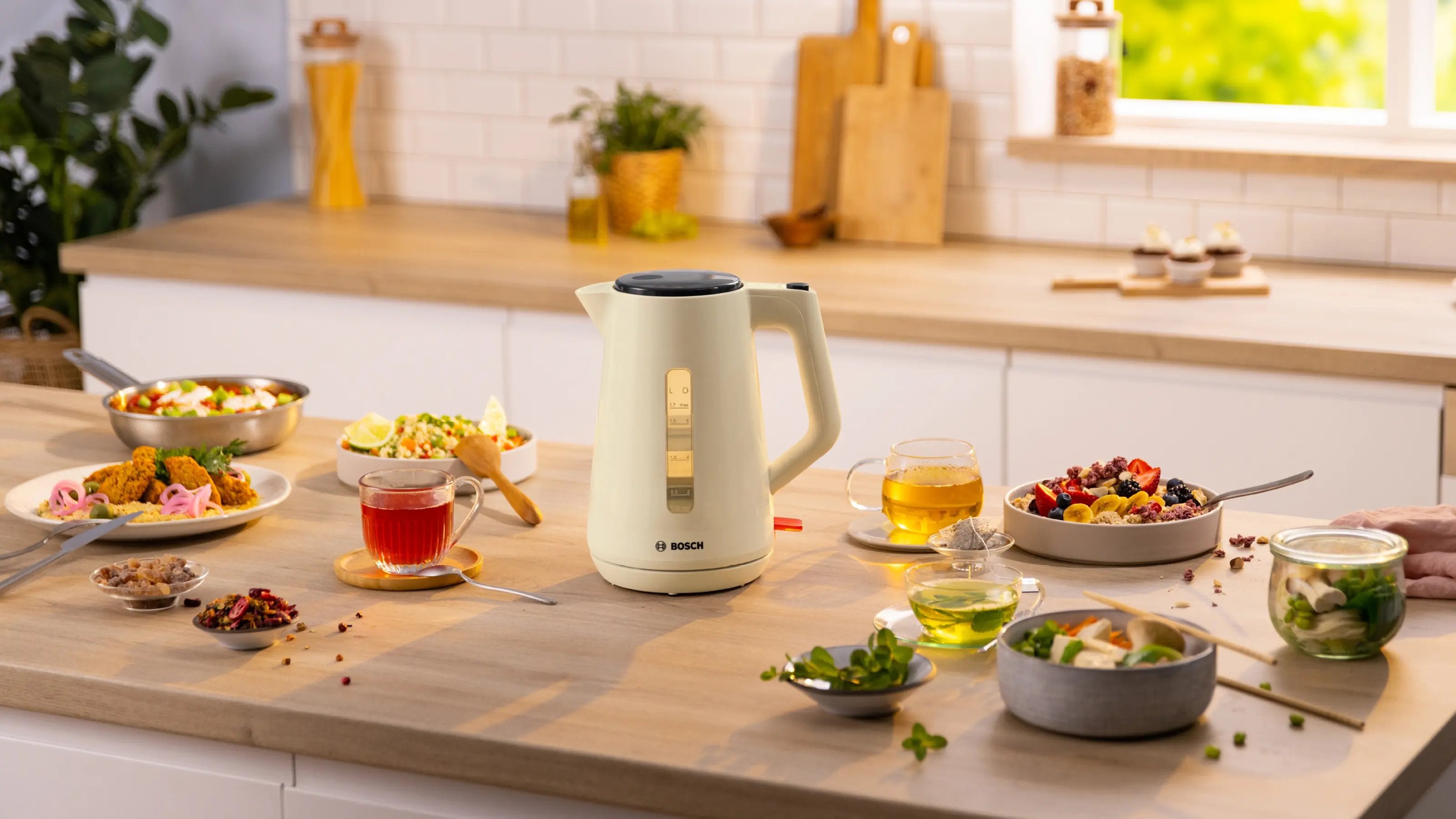 EAN 4242005400362 - Bosch MyMoment tetera eléctrica 1,7 L 2400 W Crema de color, Antracita imagen 2