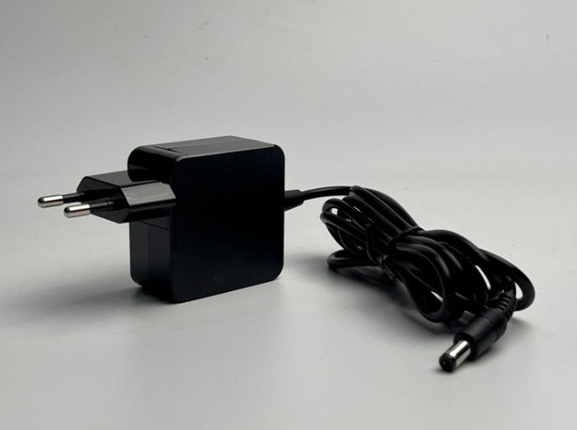 EAN 5711045675096 - CoreParts MBA1085 adaptador e inversor de corriente Interior 18 W Negro imagen 1