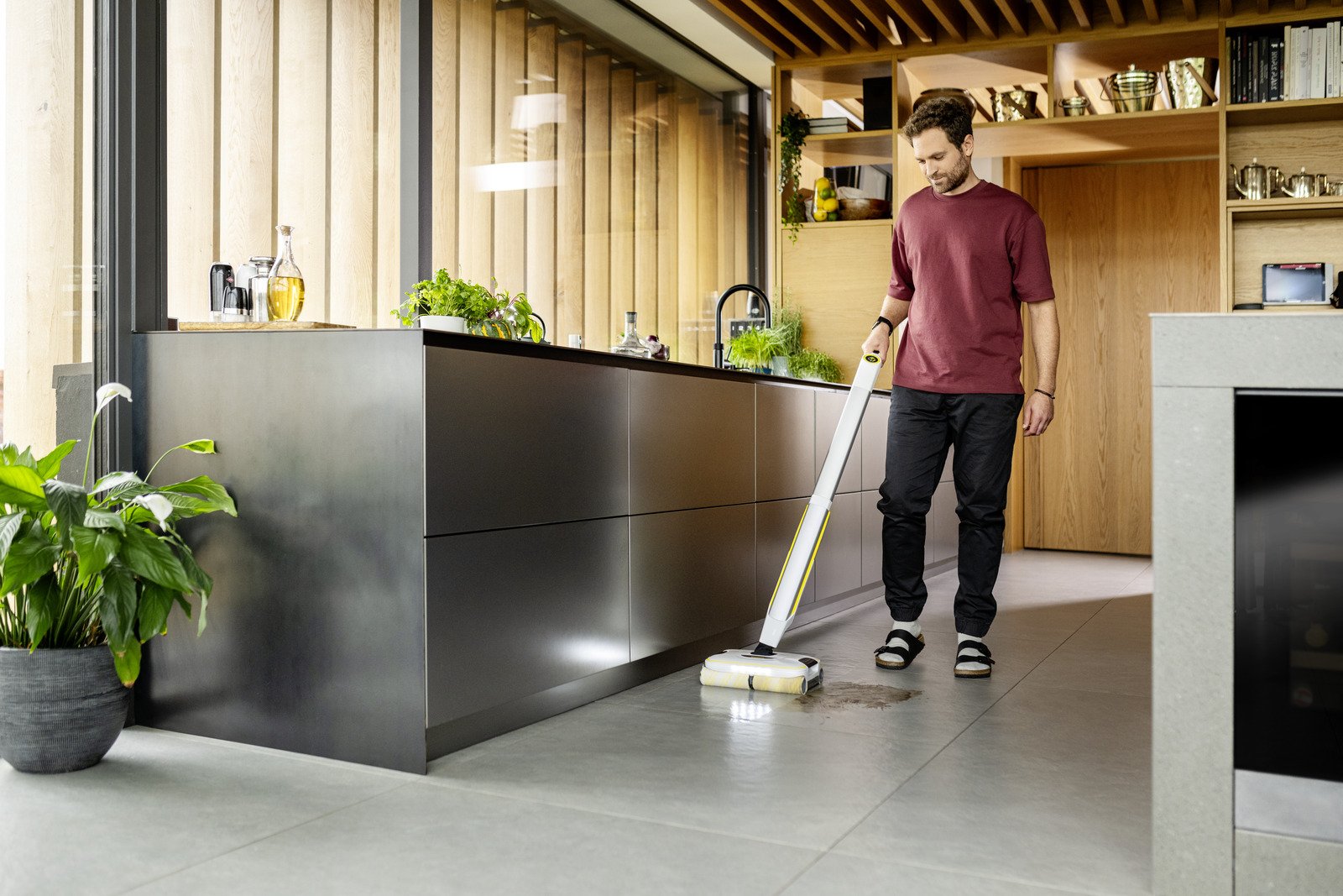 EAN 4066529000033 - Kärcher FC 8 Smart Signature Line Escoba eléctrica Batería Húmedo Sin bolsa Plata, Blanco, Amarillo 2,85 imagen 7
