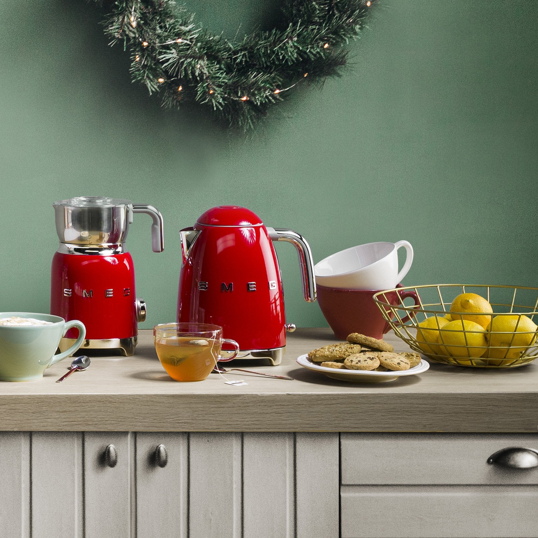 EAN 8017709228095 - Smeg KLF03RDEU tetera eléctrica 1,7 L 2400 W Rojo imagen 7