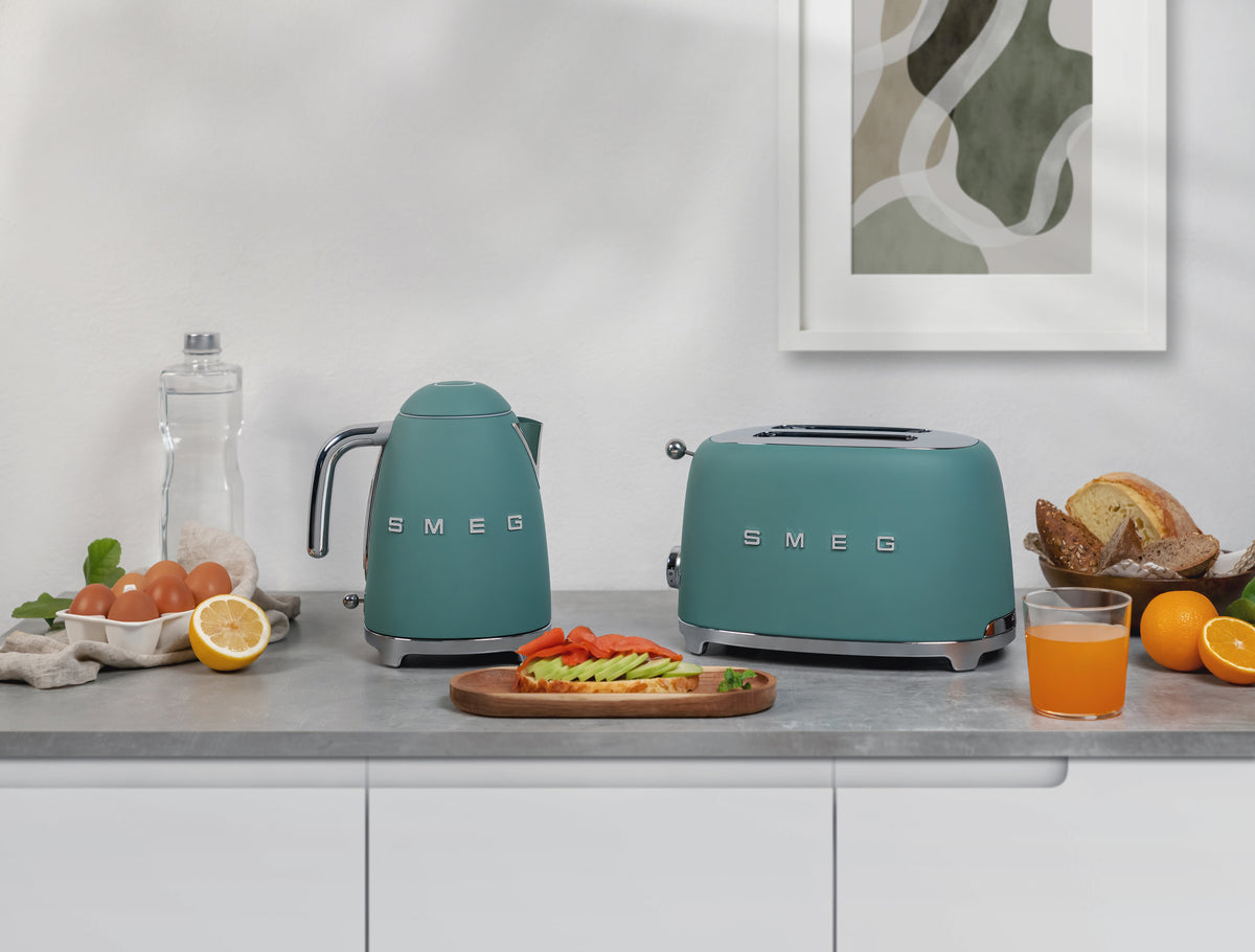EAN 8017709329617 - Smeg KLF03EGMEU tetera eléctrica 1,7 L 2400 W Verde imagen 19