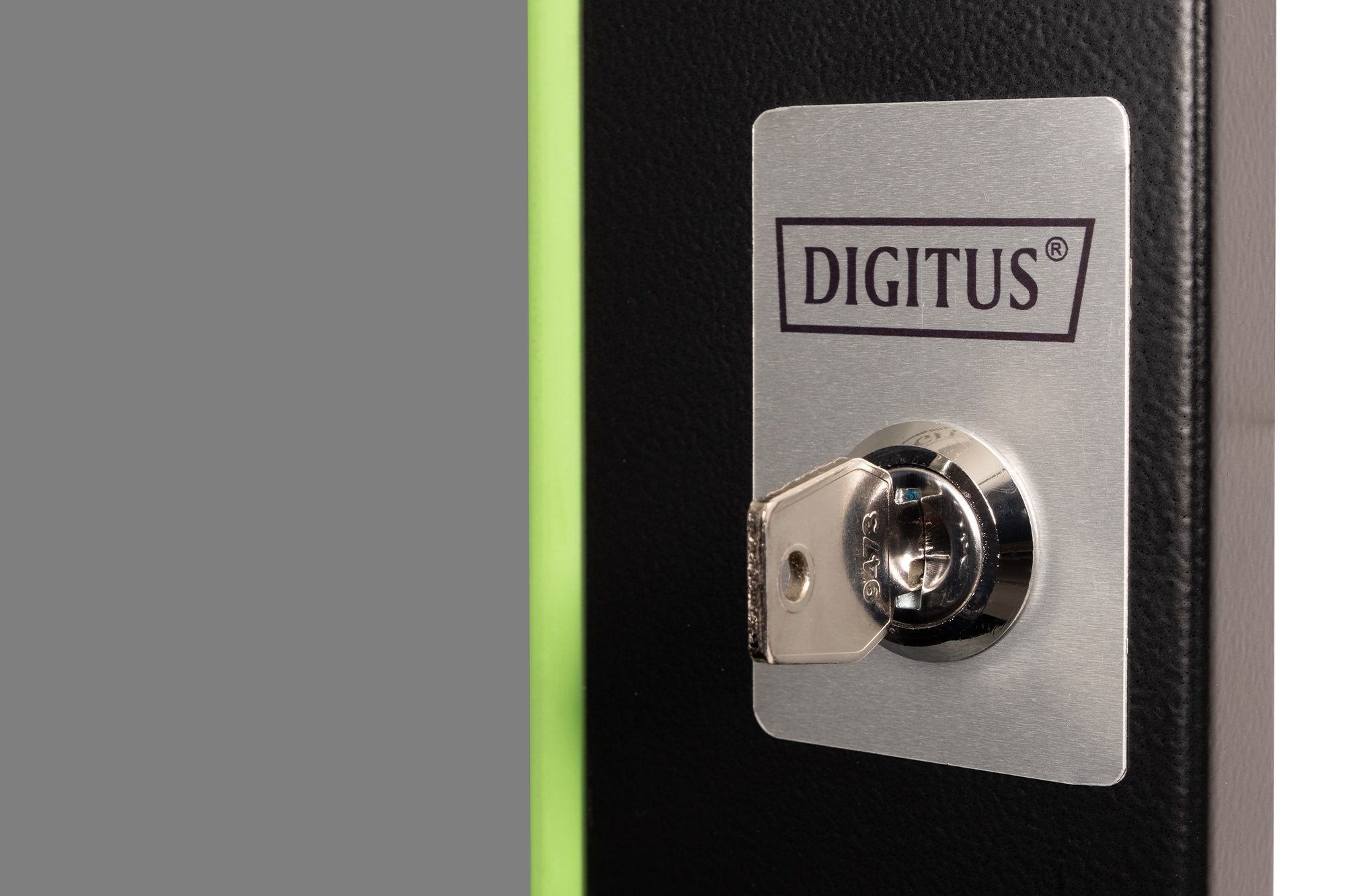 Puerta Frontal De Cristal Para Armarios Murales Unique De 19" Y 20u Color Negro (Ral 9005)