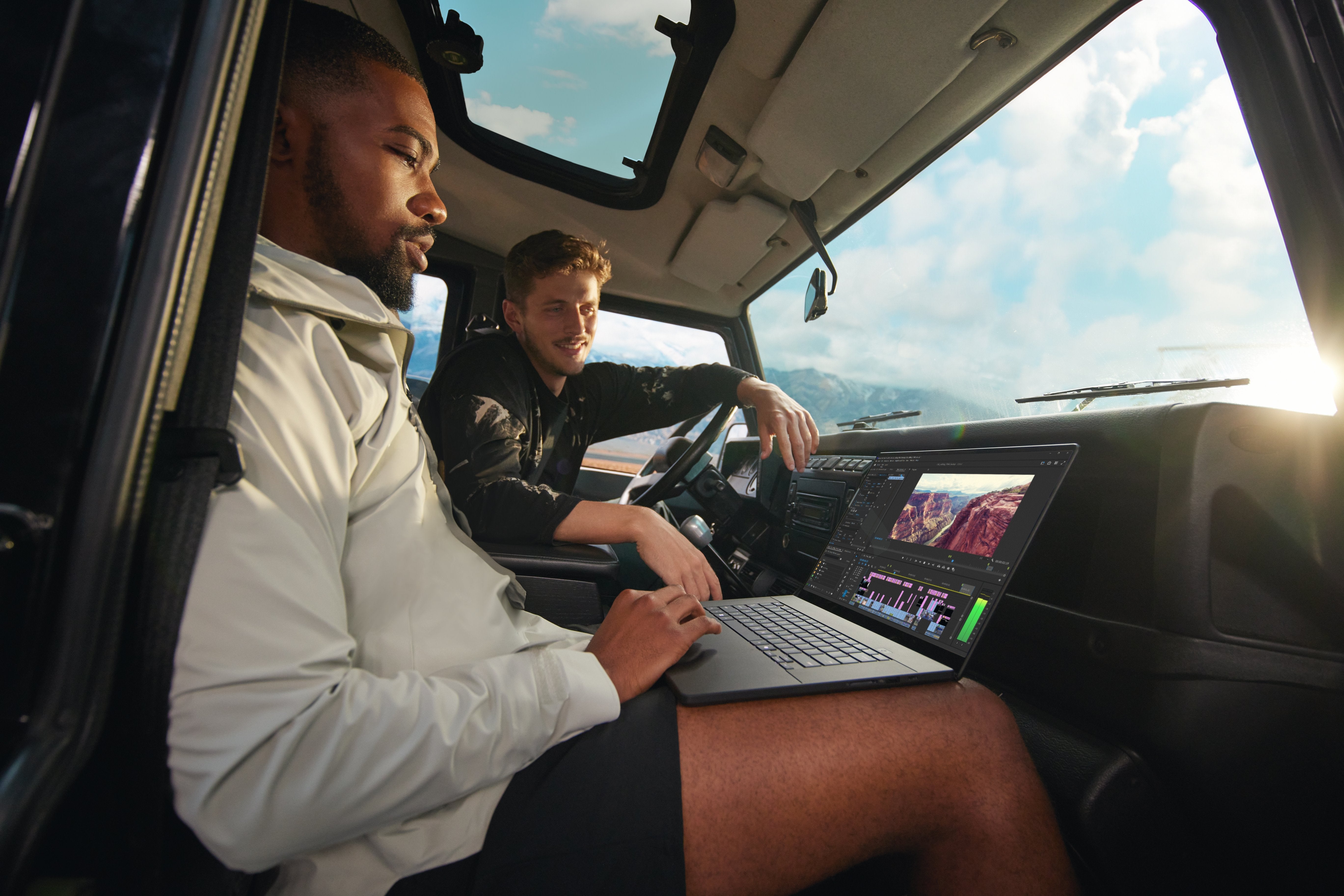 Asus Proart P16 Oled H7606wp-Rj079x Amd Ryzen Ai 9 Hx 370 / Hasta 5.1 Ghz Win 11 Pro Geforce Rtx 5070 64 Gb Ram 2 Tb Ssd Nvme 16" Oled Pantalla Táctil 2880 X 1800 (3k) @ 120 Hz Wi-Fi 7 Bluetooth Nano Negro