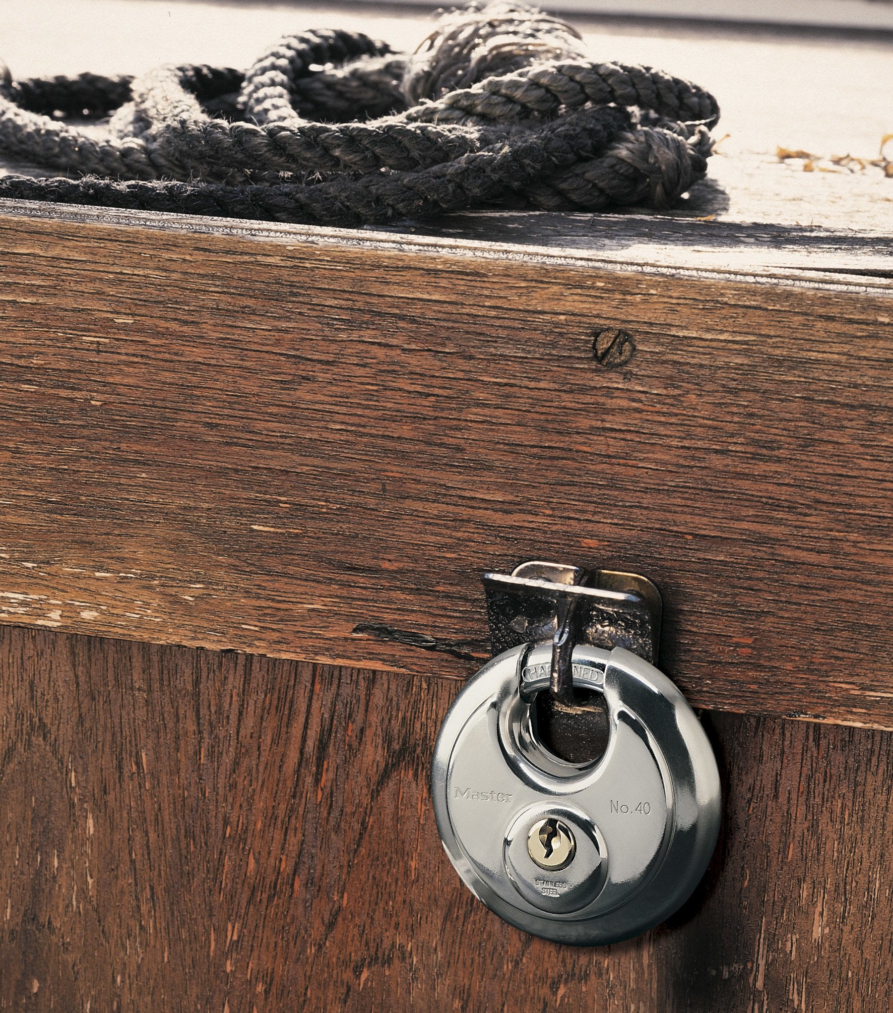 EAN 3520190092861 - MASTER LOCK 40EURD candado Candado discus 1 pieza(s) imagen 2