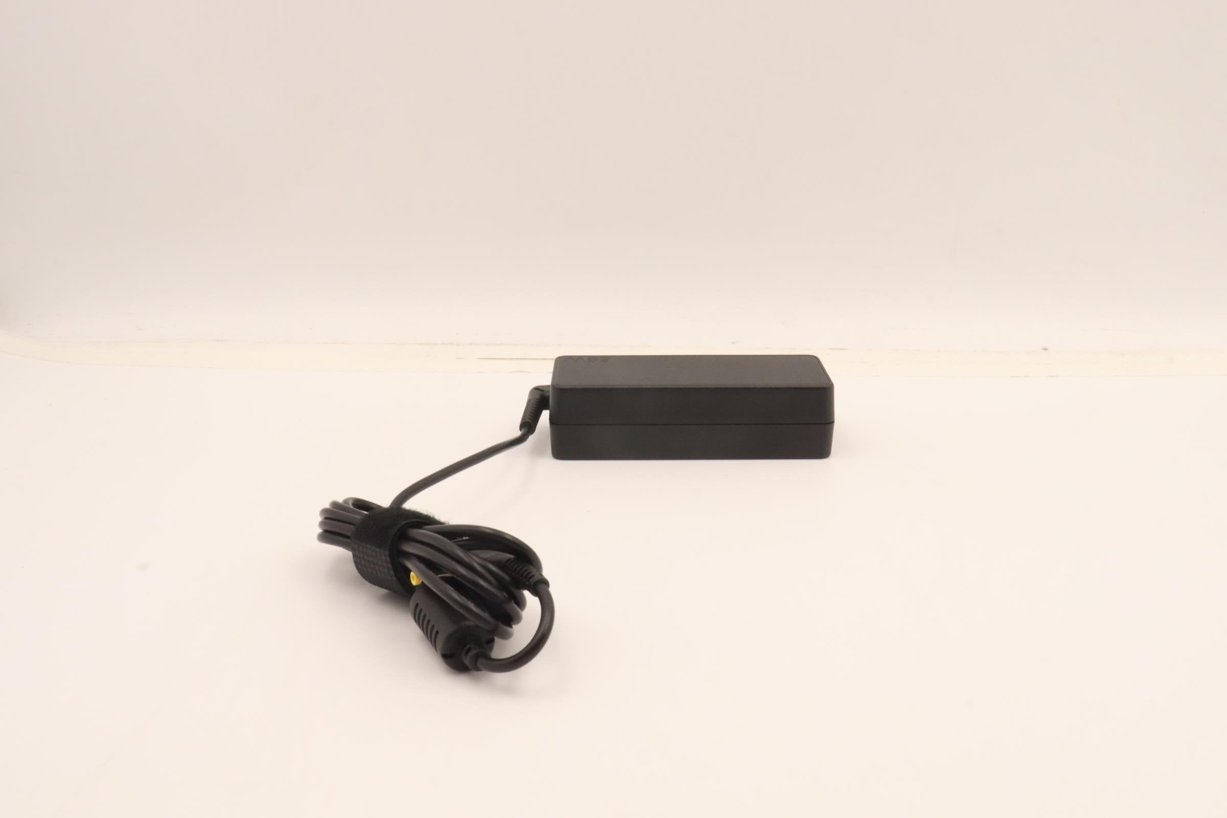 Lenovo 5a11h02883 Adaptador E Inversor De Corriente Interior 65 W Negro