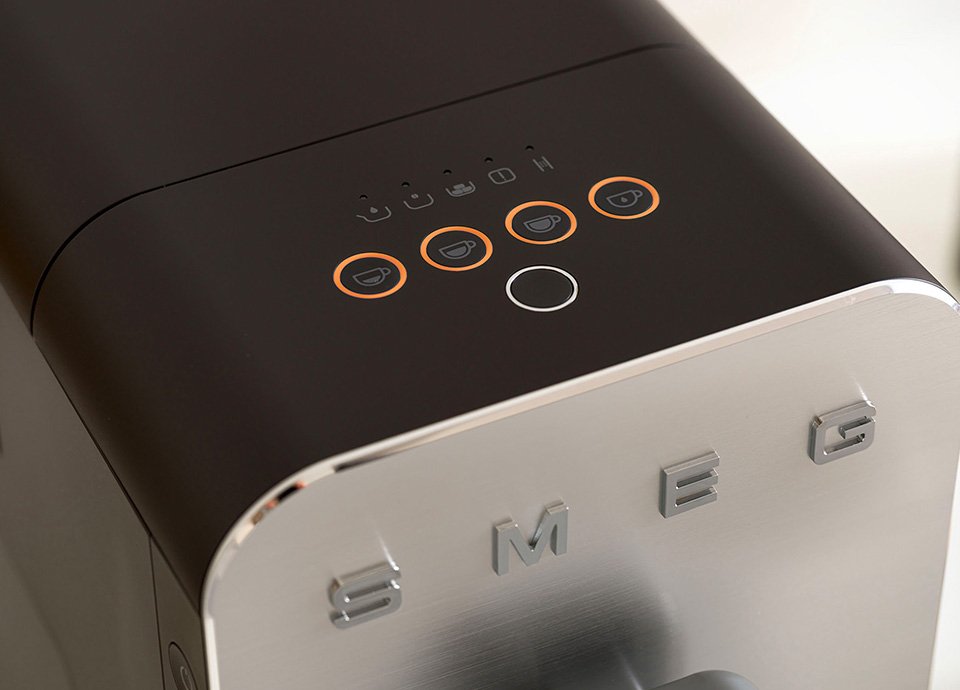 EAN 8017709334734 - Smeg BCC11BLMEU cafetera eléctrica Totalmente automática Máquina espresso 1,4 L imagen 29