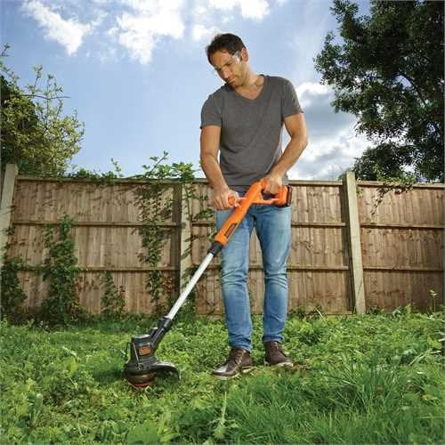 Desbrozadora Black+Decker Inalámbrico Trimmer St182320, Naranja De 18 Voltios/Negro, Batería De Iones De Litio 2.0ah St182320-Qw