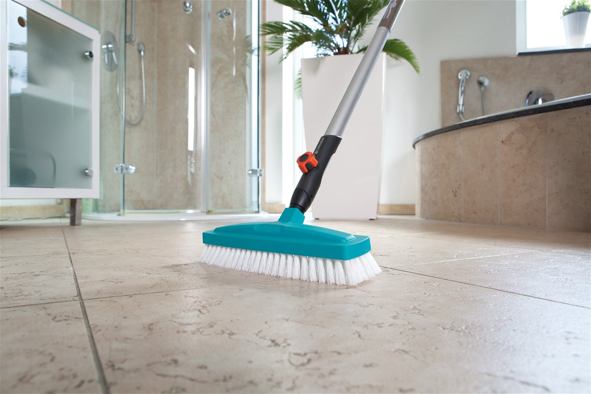 EAN 4078500363907 - Gardena 3639-20 cepillo de limpieza Azul, Blanco imagen 3