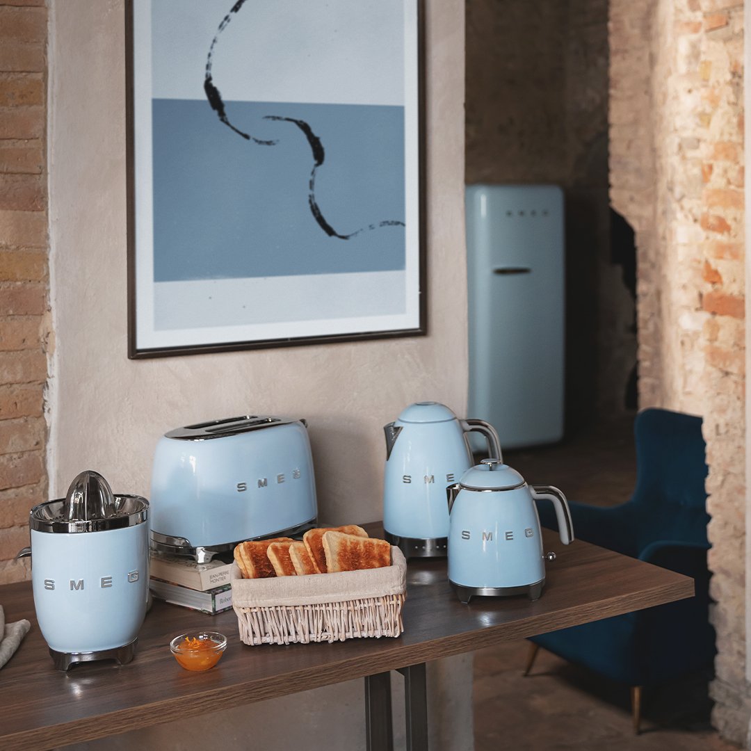 EAN 8017709302191 - Smeg KLF05PBEU tetera eléctrica 0,8 L 1400 W Azul imagen 16