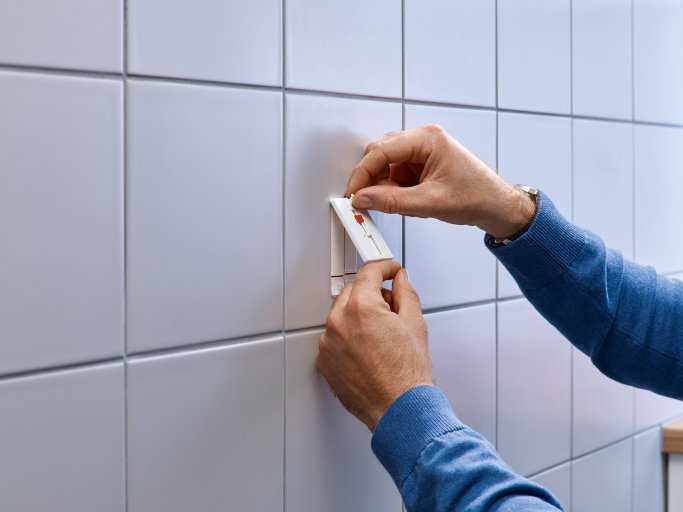 Tesa Clavo Adhesivo Ajumable Azulejos Y Metal Hama 4kg 2uds.