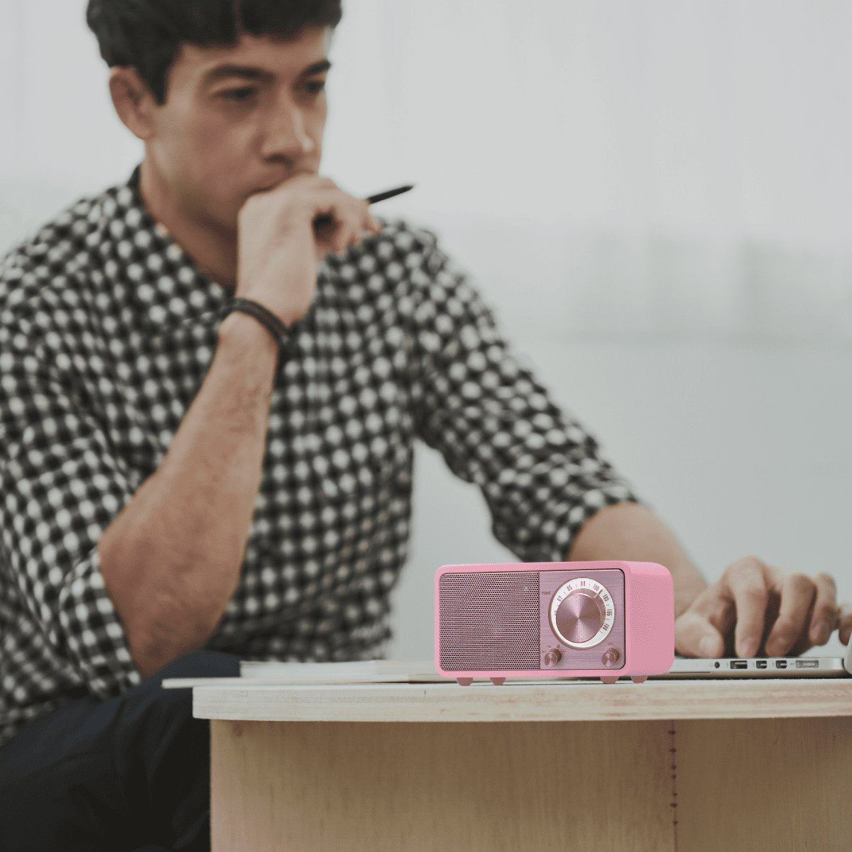 Sangean Wr-7 Rosa Radio Analógica Sobremesa Fm Bluetooth Batería Li-Ion Recargable